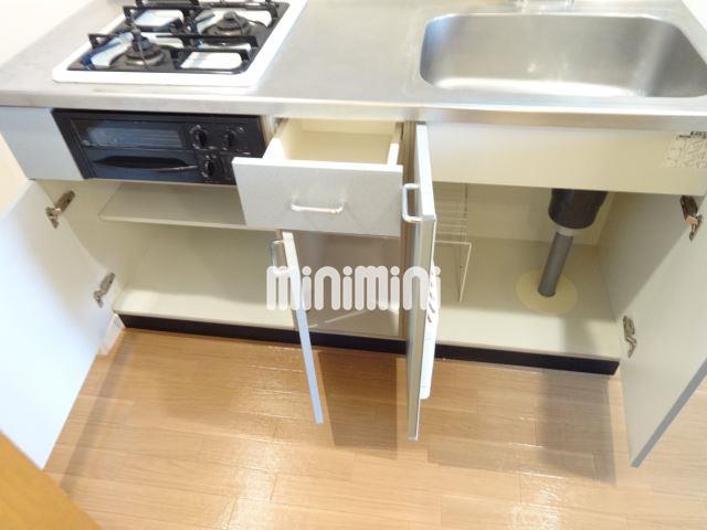 キッチン　調理器具などが置けます
