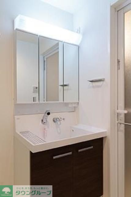 洗面設備　※写真は同タイプ住戸です。