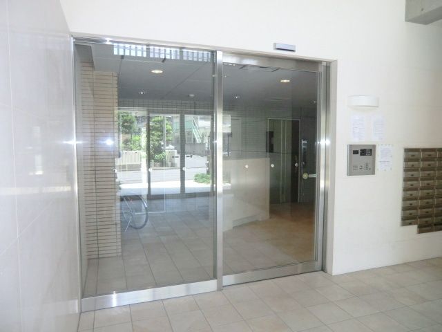 エントランス　オートロックです