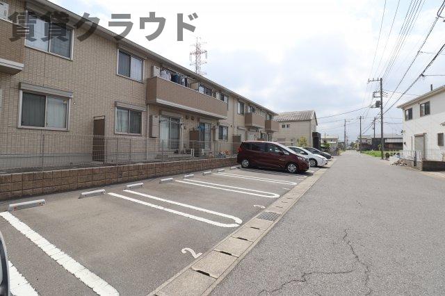 駐車場　駐車場があるので、車を買う予定の方も安心です