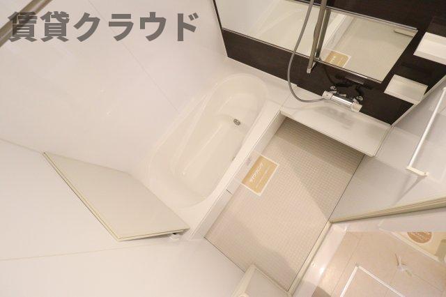 バス・シャワールーム　広々としたバスルーム♪一日の疲れをゆっくり癒してください♪