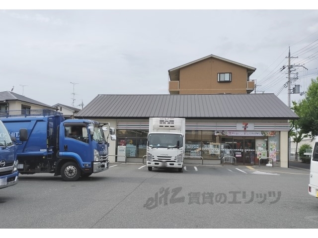 コンビニ　セブンイレブン京都川島店（コンビニ）まで890m
