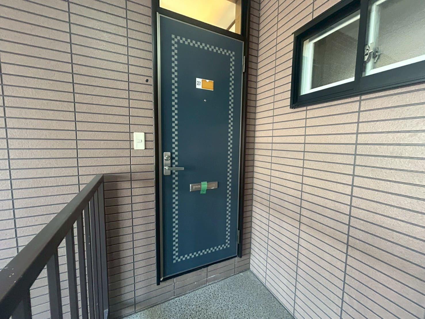 エントランス　玄関ドア