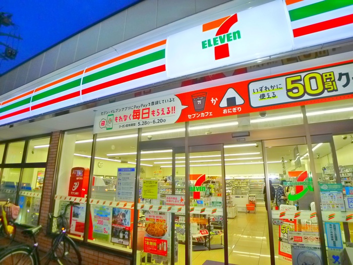 コンビニ　セブンイレブン（コンビニ）まで400m