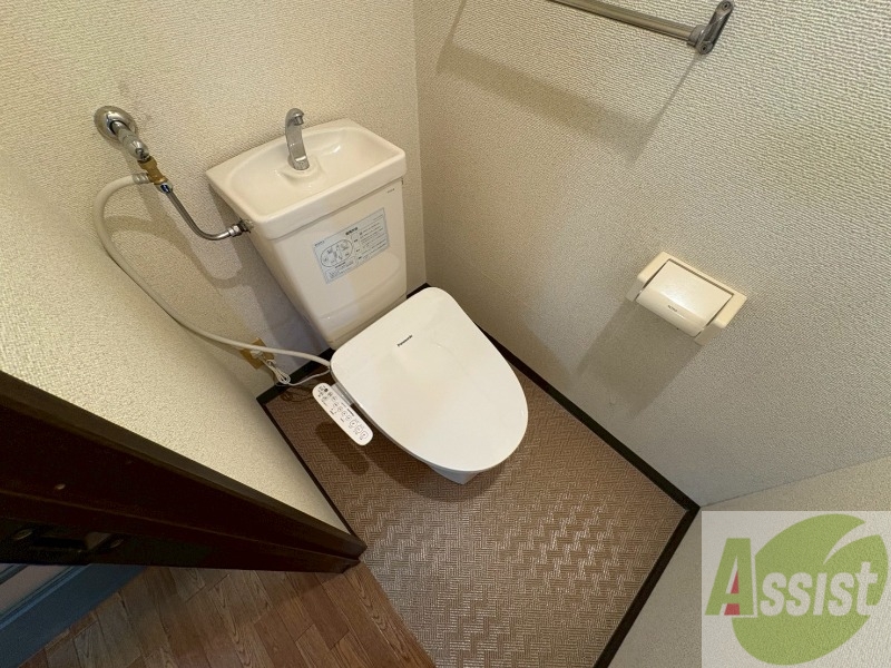 トイレ　こちらはトイレです。清潔感があり、安心して使用できます。