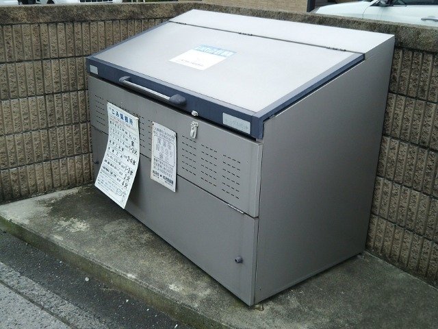 その他　専用のゴミ置き場があります。