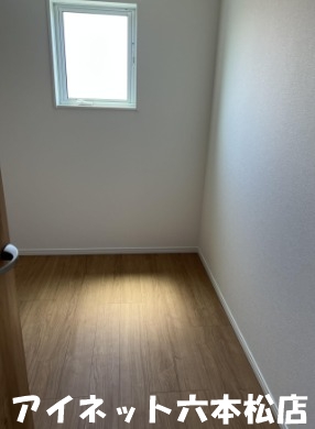 その他部屋・スペース　こちら寝室にいかがでしょうか。