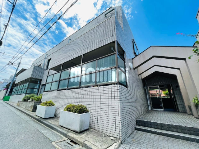 建物外観　商店街に隣接しながらも穏やかな住環境