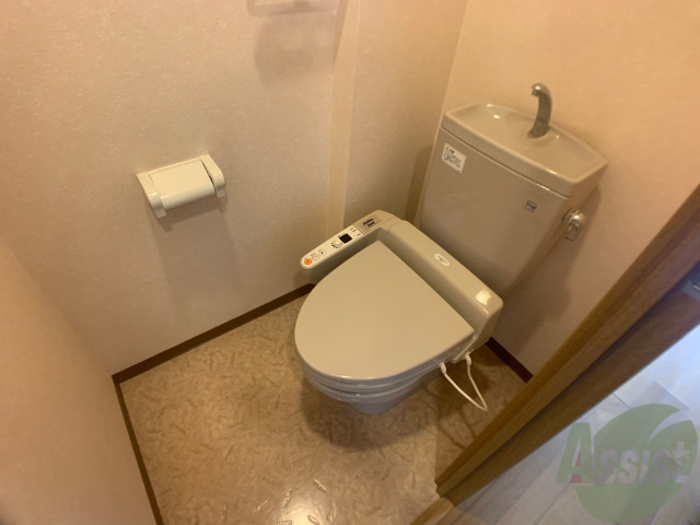 トイレ　ウォシュレット付きのトイレです。シャワートイレは日本の宝。