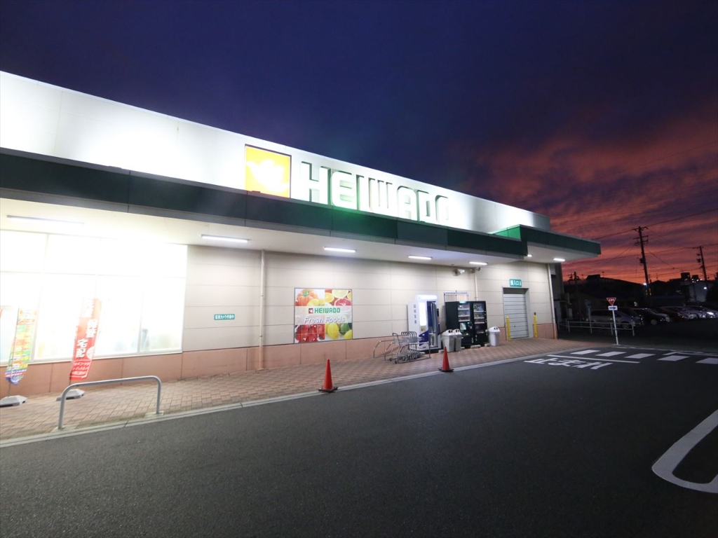 スーパー　平和堂中小田井店（スーパー）まで690m