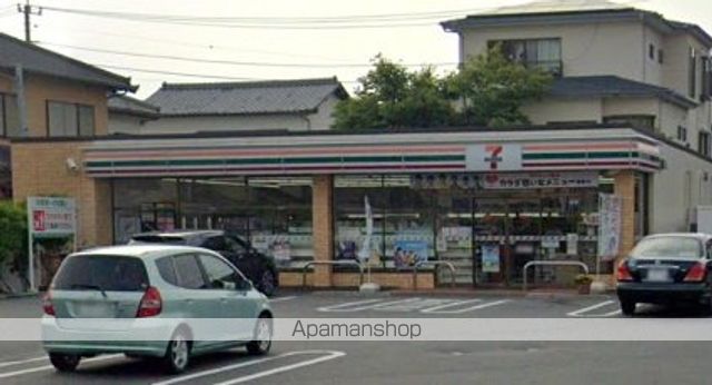 コンビニ　セブンイレブン（コンビニ）まで977m
