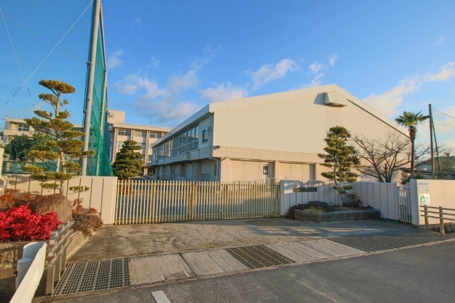 中学校　岡山市立高島中学校（中学校）まで2418m