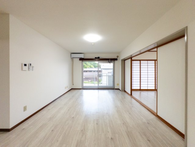 花見ヶ丘ハイツの居間写真
