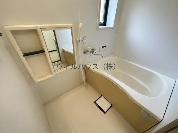バス・シャワールーム　追い焚き機能付きバス！