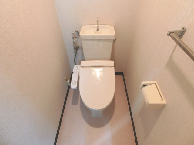 阪神本線 今津駅 徒歩9分 6階建 築38年のトイレ写真