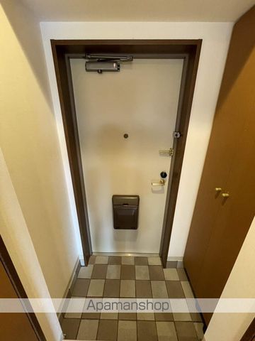 地下鉄東山線 覚王山駅 徒歩2分 8階建 築25年の玄関写真