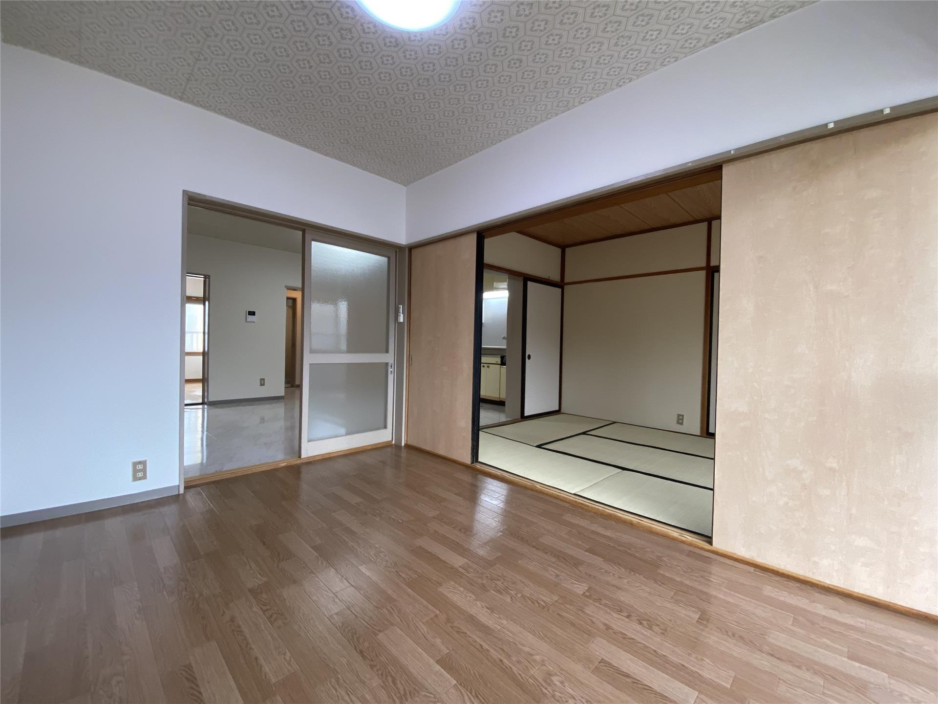 共栄ハイツの居間写真