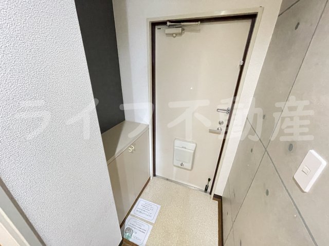玄関　収納もある玄関です