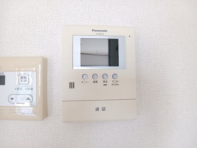 阪急宝塚線 岡町駅 徒歩10分 3階建 築32年の玄関写真