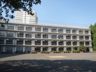 中学校　私立慶應義塾中等部（中学校）まで620m