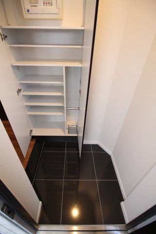 玄関　（別タイプ参考写真）レアライズ巣鴨　豊島区巣鴨5
