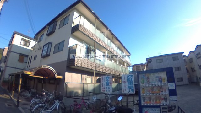 東大阪市鳥居町のマンションの建物外観