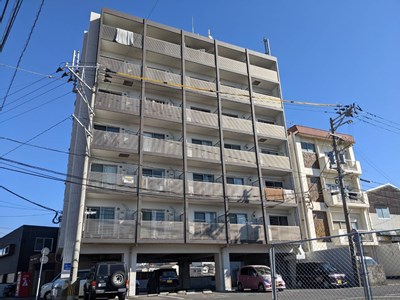 鹿児島市新栄町のマンションの建物外観