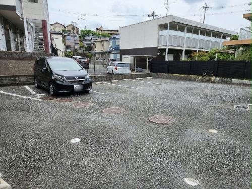 【レオパレスプランタン弐番館の駐車場】