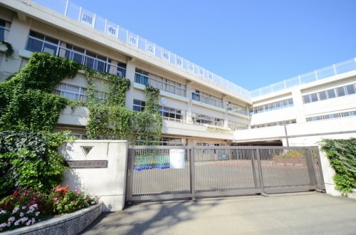 【パークヒル五丁山の小学校】