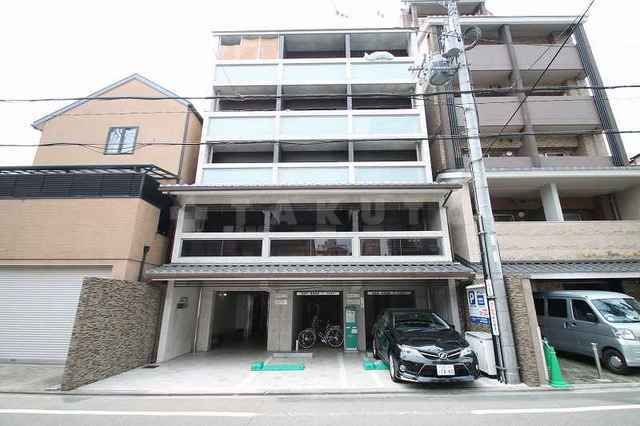 京都市中京区三条油小路町のマンションの建物外観