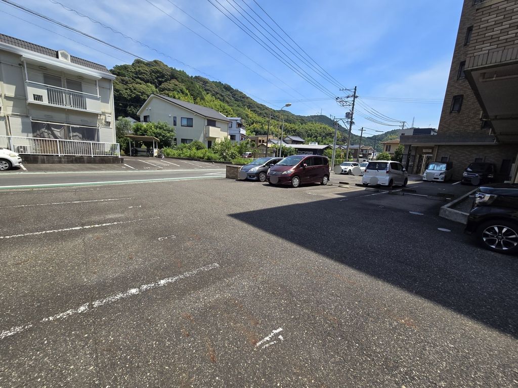 【静岡市葵区羽鳥のマンションの駐車場】