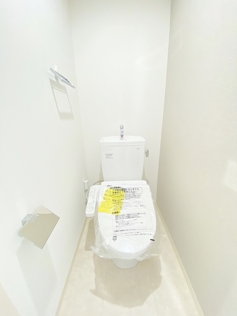 トイレ　暖房便座付きシャワートイレ