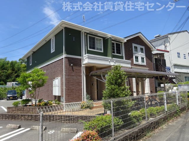 和歌山市冬野のアパートの建物外観