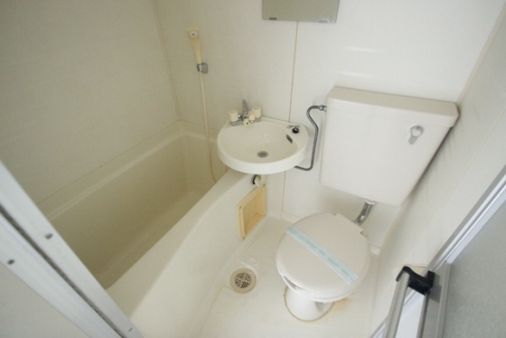 バス・シャワールーム　※別部屋の写真です