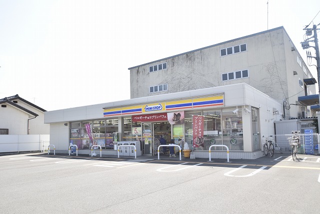 【小田原市飯泉のマンションのコンビニ】