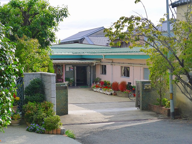 【天理市勾田町のアパートの幼稚園・保育園】