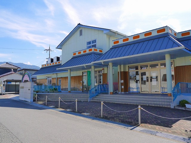 【天理市勾田町のアパートの幼稚園・保育園】