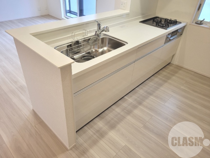 キッチン　効率よくお料理できる３口コンロ付き♪