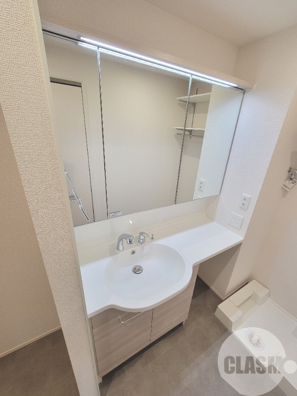 洗面設備　鏡の大きなシャンプードレッサー♪