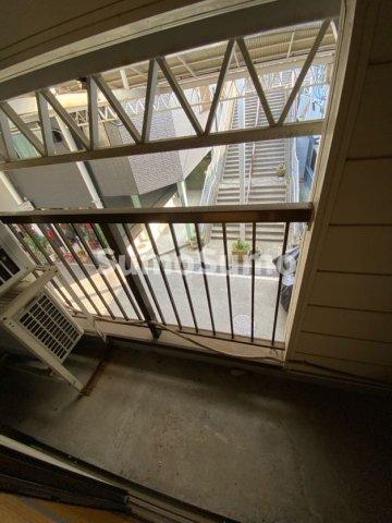 バルコニー　暖かな日差しのふりそそぐバルコニー