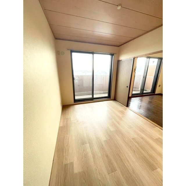 その他部屋・スペース　リビング隣、日当たり良好の南洋室