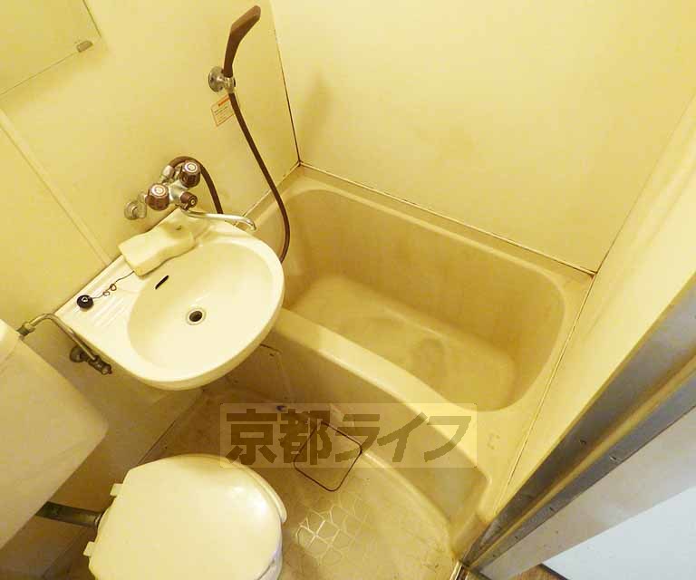 バス・シャワールーム　浴槽深さあります。