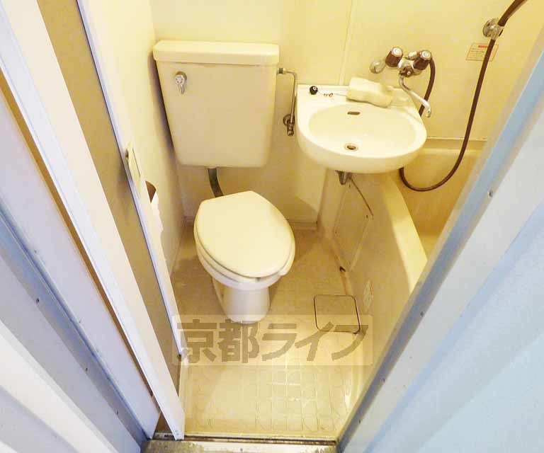 トイレ　広さあるので落ちついて使用できます。