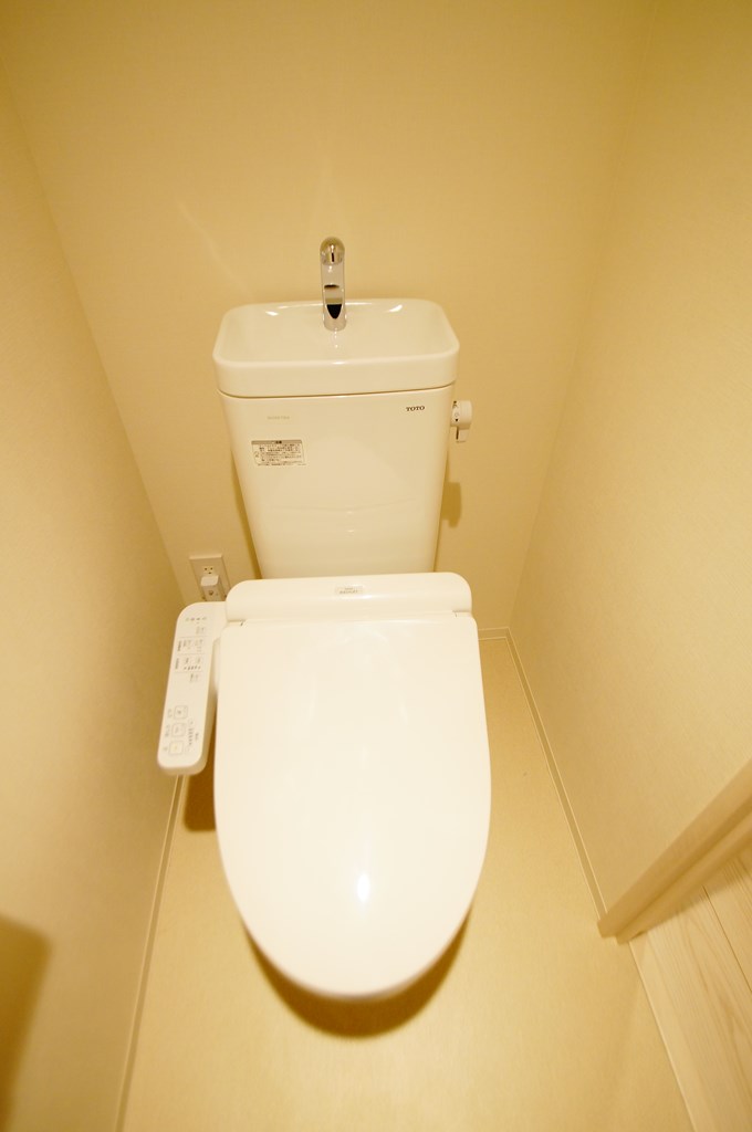 トイレ　温水洗浄便座付きトイレ