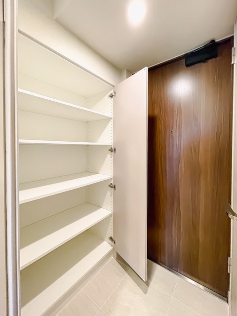 玄関　※写真は同タイプ住戸です。