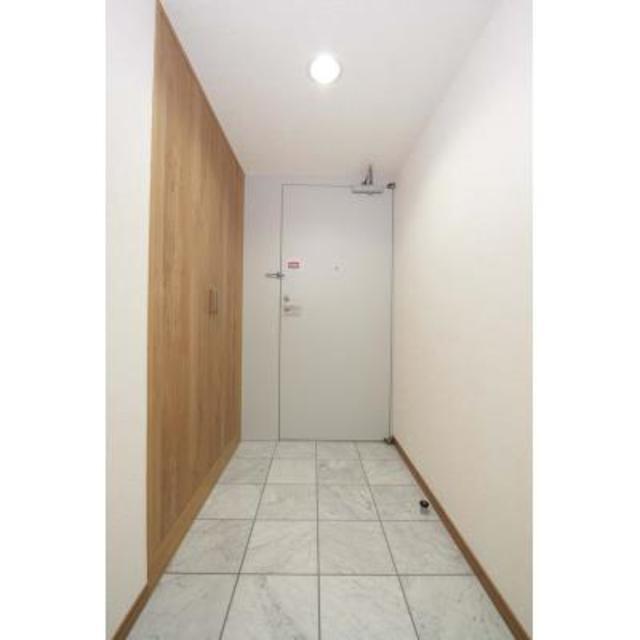 玄関　※写真は同タイプ住戸です。