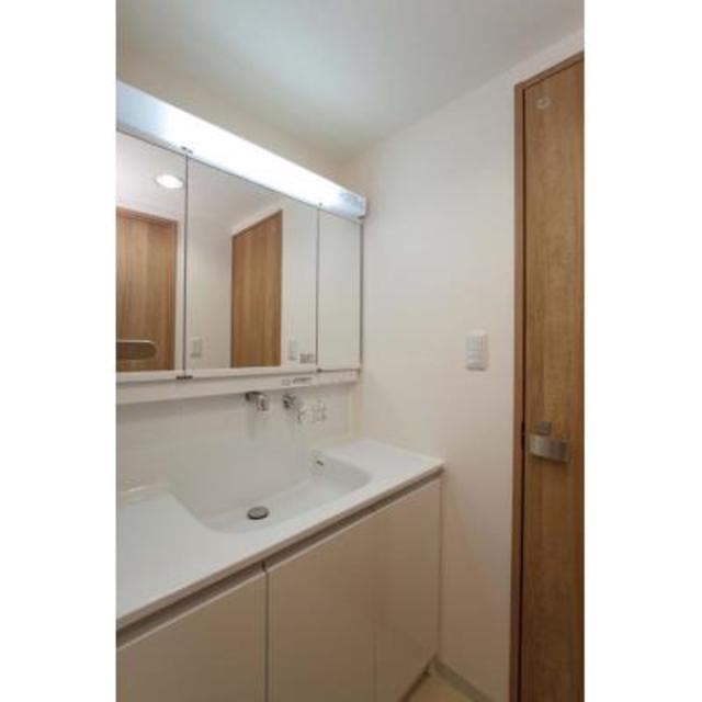 洗面設備　※写真は同タイプ住戸です。