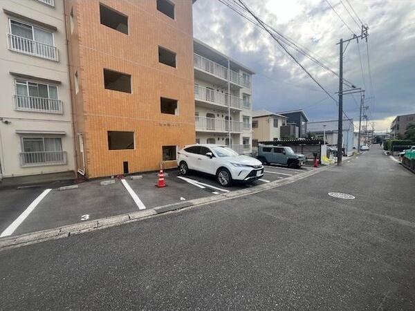 駐車場　駐車場