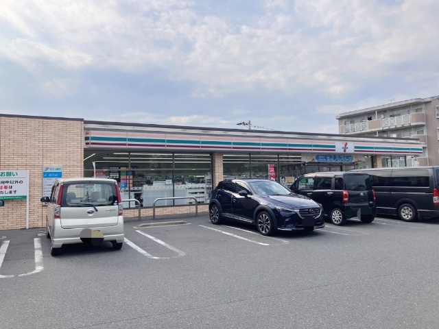 コンビニ　セブンイレブン小倉南方３丁目店（コンビニ）まで556m