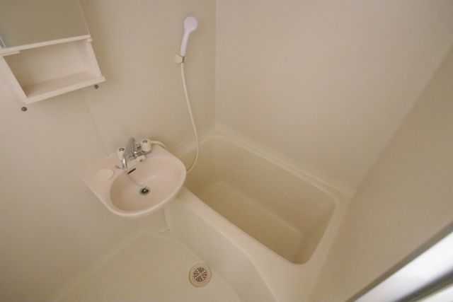 バス・シャワールーム　※他のお部屋の参考写真です